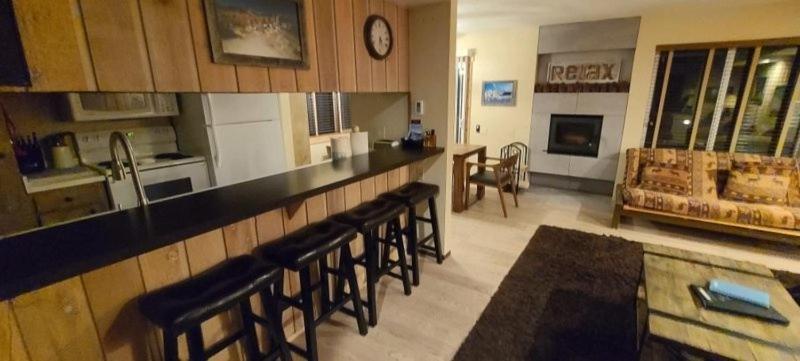 Standard Condos With Free Parking Маммот-Лейкс Екстер'єр фото